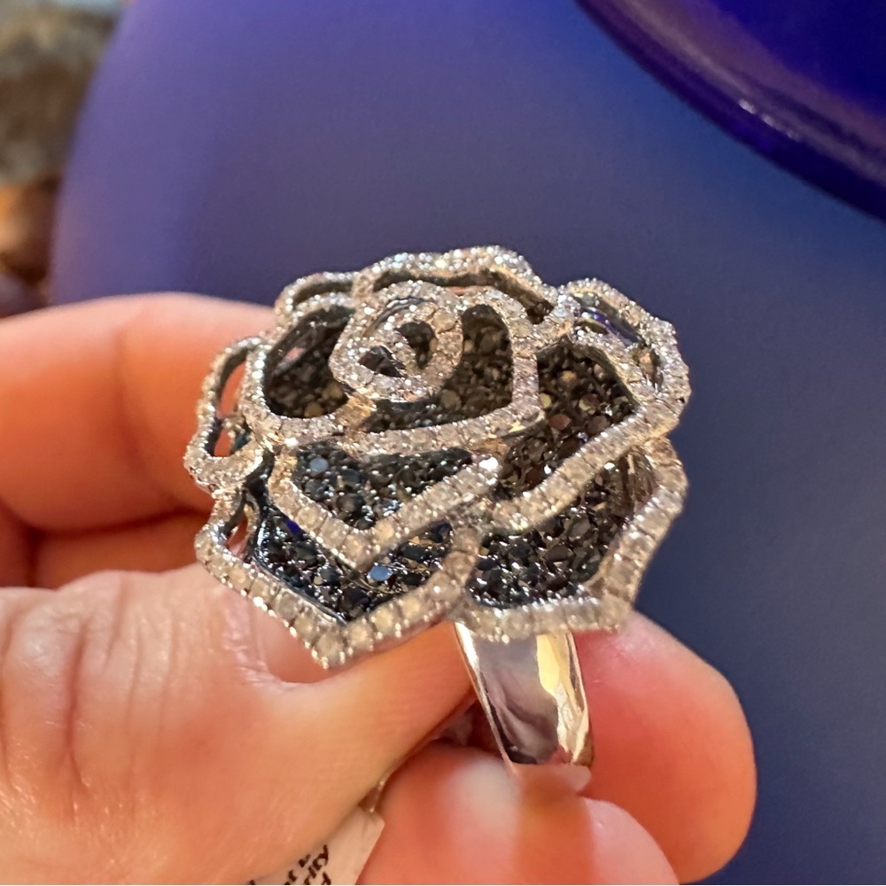 18 K white gold and diamond floral  Ring